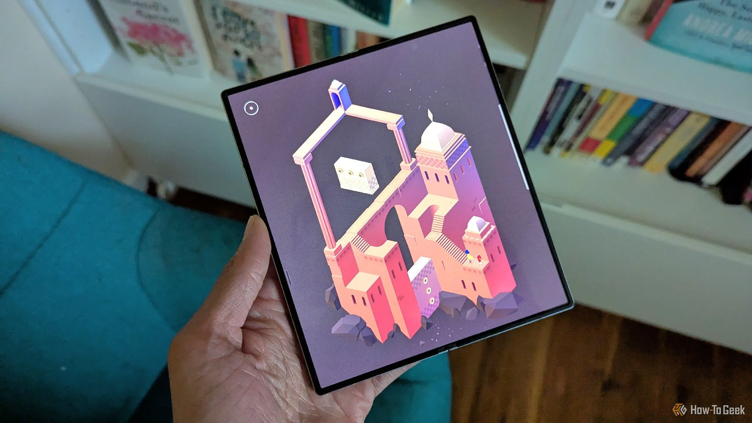Game Monument Valley 2 trên Samsung Galaxy Z Fold 6, thể hiện trải nghiệm game di động cao cấp với Google Play Pass.