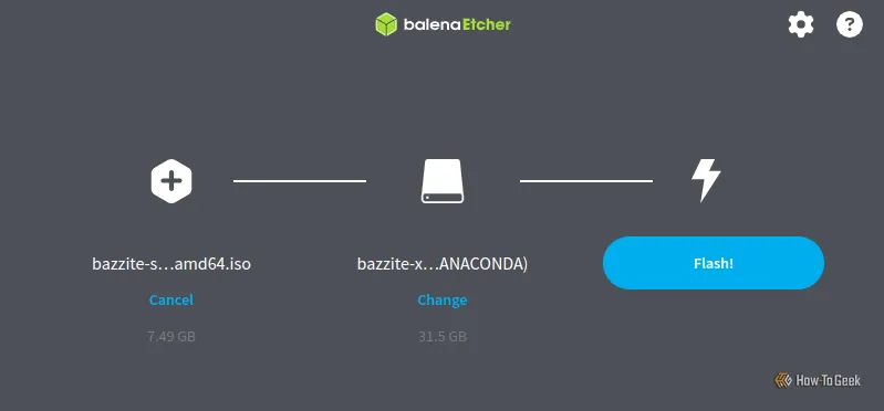 Giao diện phần mềm Balena Etcher đang hiển thị file ISO Bazzite Linux đã được tải và ổ USB được chọn để ghi hình ảnh, chuẩn bị cho quá trình cài đặt.