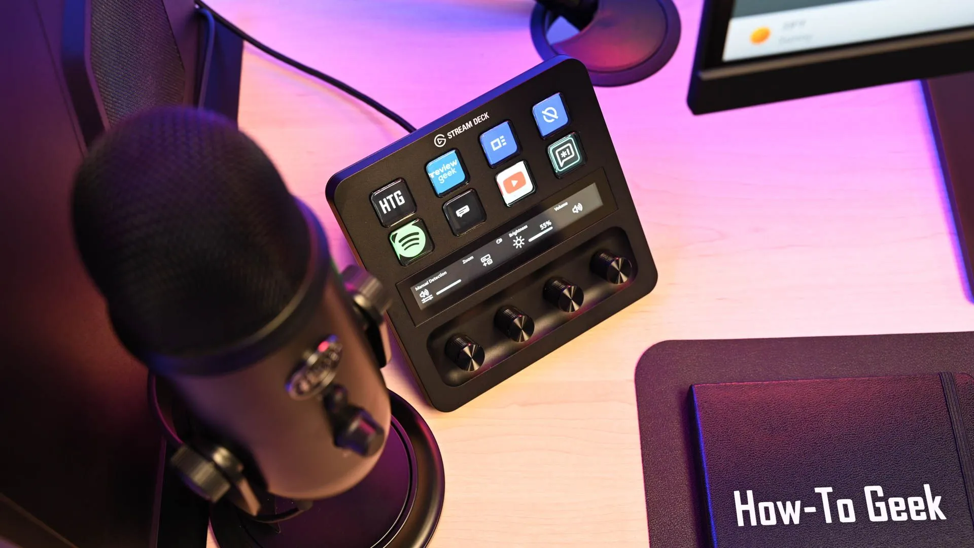Góc nhìn trên của Elgato Stream Deck+, minh họa các núm xoay và phím LCD tùy biến cho người sáng tạo nội dung.