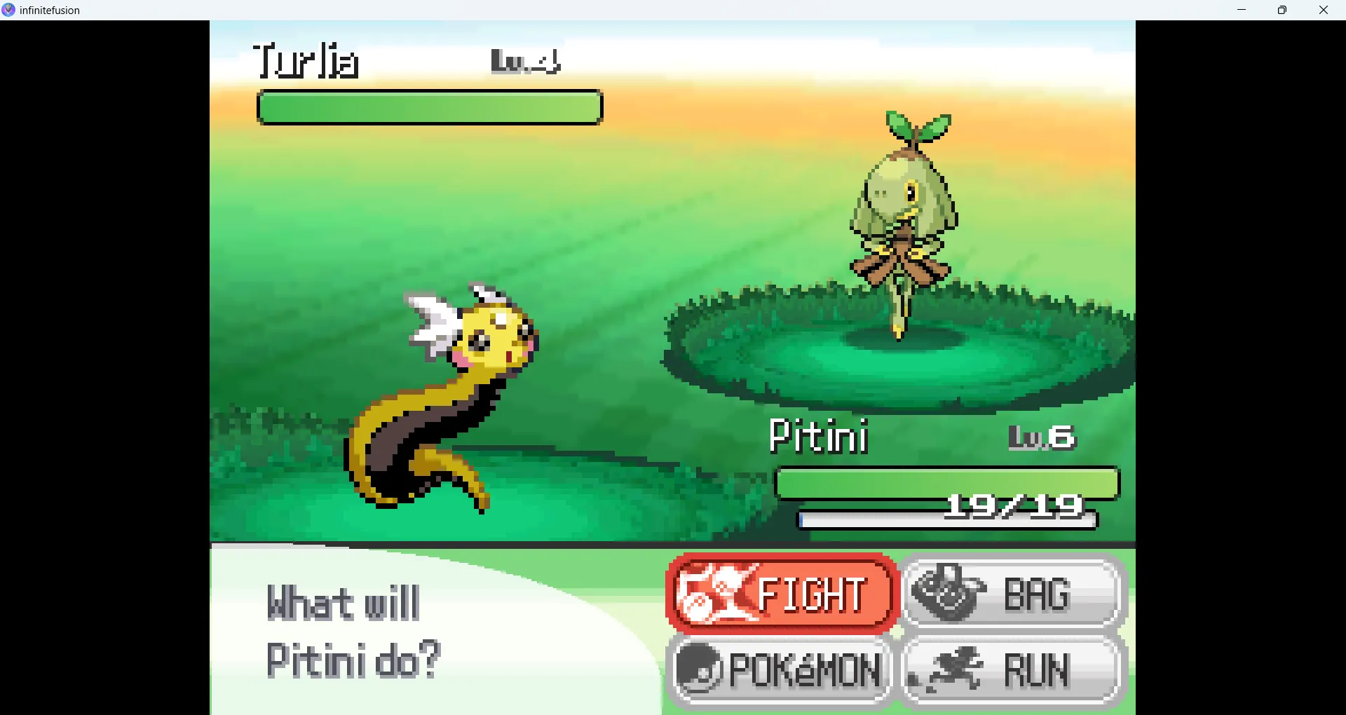Hai Pokémon lai tạo đối đầu trong một trận chiến trong ROM hack Pokémon Infinite Fusion, minh họa tính năng ngẫu nhiên và thử thách.