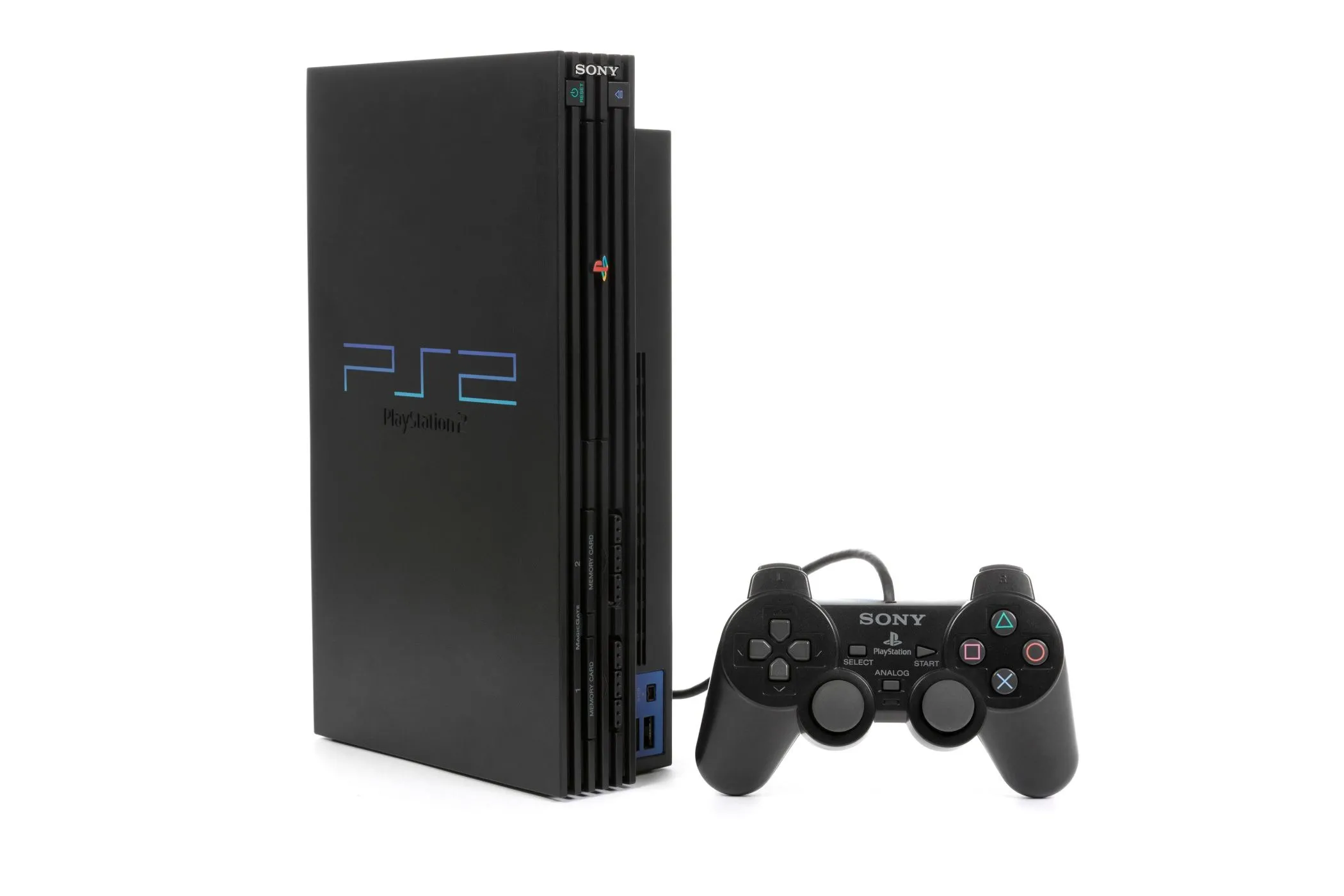 Hệ máy chơi game console PlayStation 2 màu đen cùng tay cầm DualShock trên nền trắng
