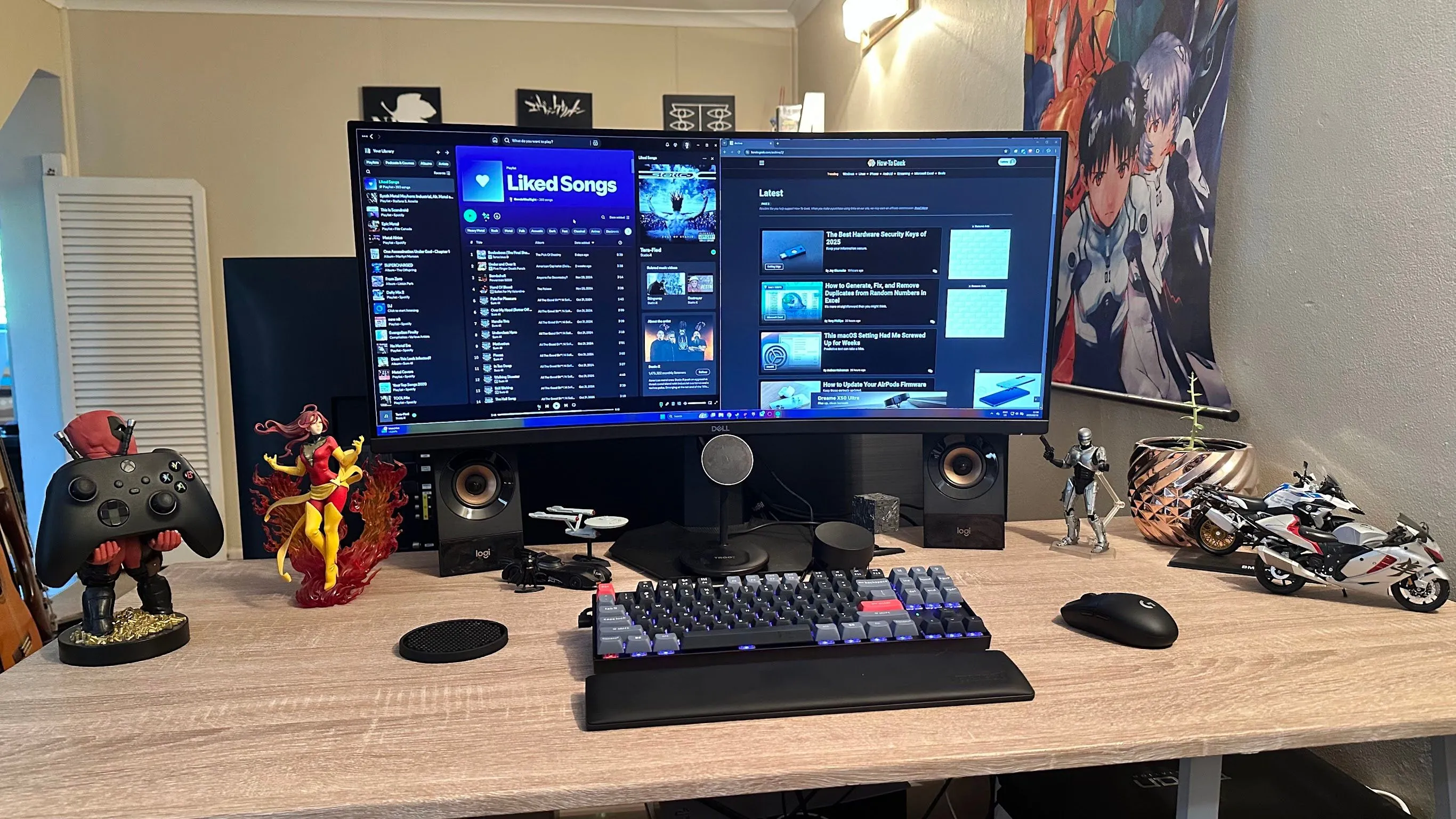 Hình ảnh một góc làm việc với màn hình máy tính ultrawide, tối ưu hóa không gian cho tính năng Picture-in-Picture trên macOS.