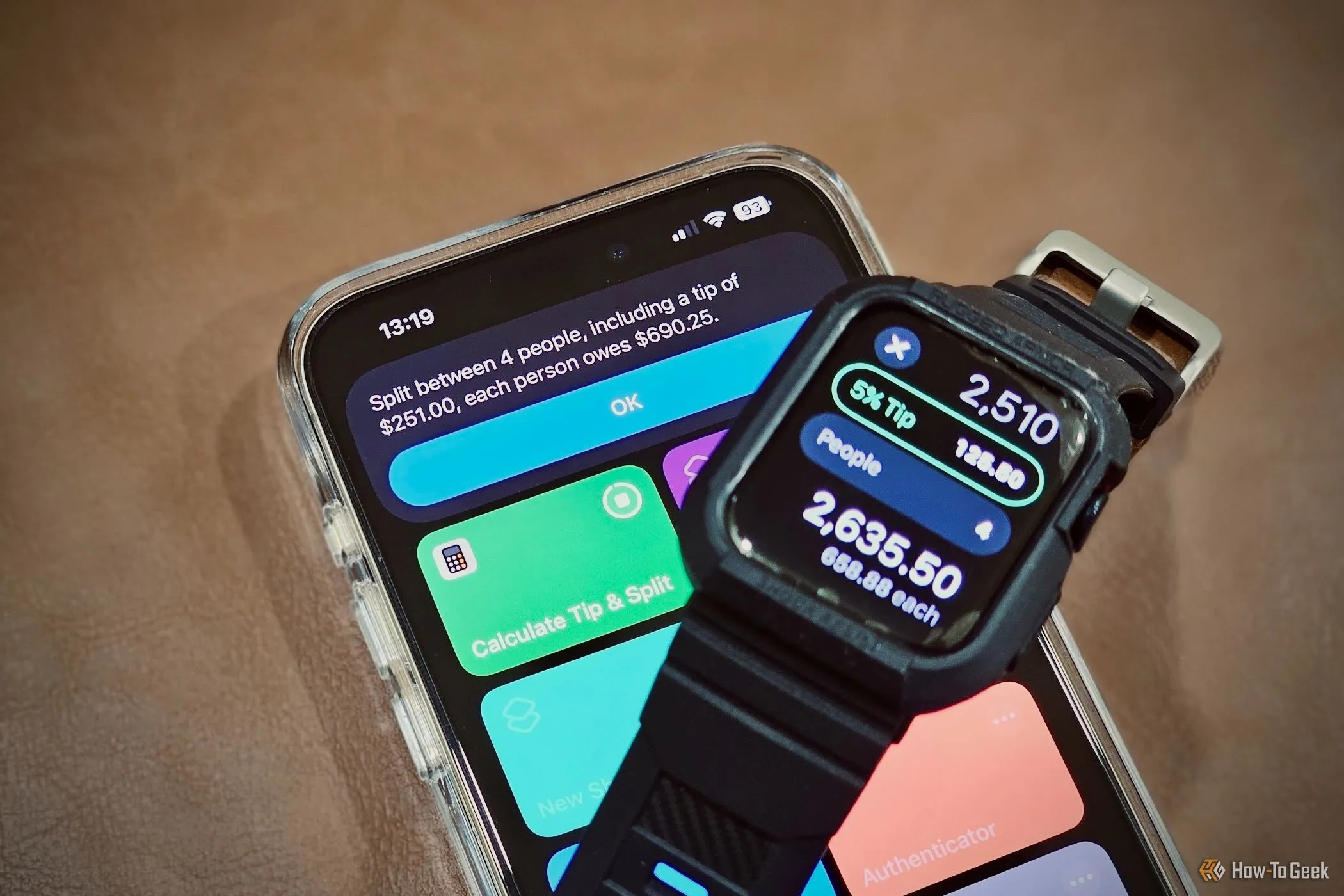 Hình ảnh so sánh việc sử dụng ứng dụng tính tiền boa và chia hóa đơn trên Apple Watch và iPhone, nêu bật sự khác biệt về trải nghiệm giữa smartwatch và điện thoại.