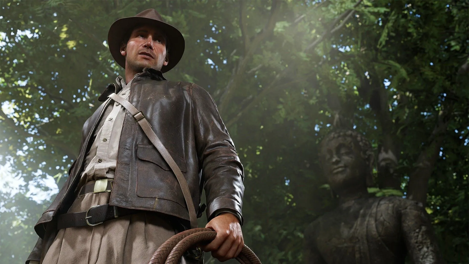 Indiana Jones cầm dây lasso bên cạnh một bức tượng cổ trong The Great Circle