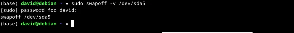 Kết quả lệnh swapoff trong terminal Linux, cho biết phân vùng swap đã được tắt