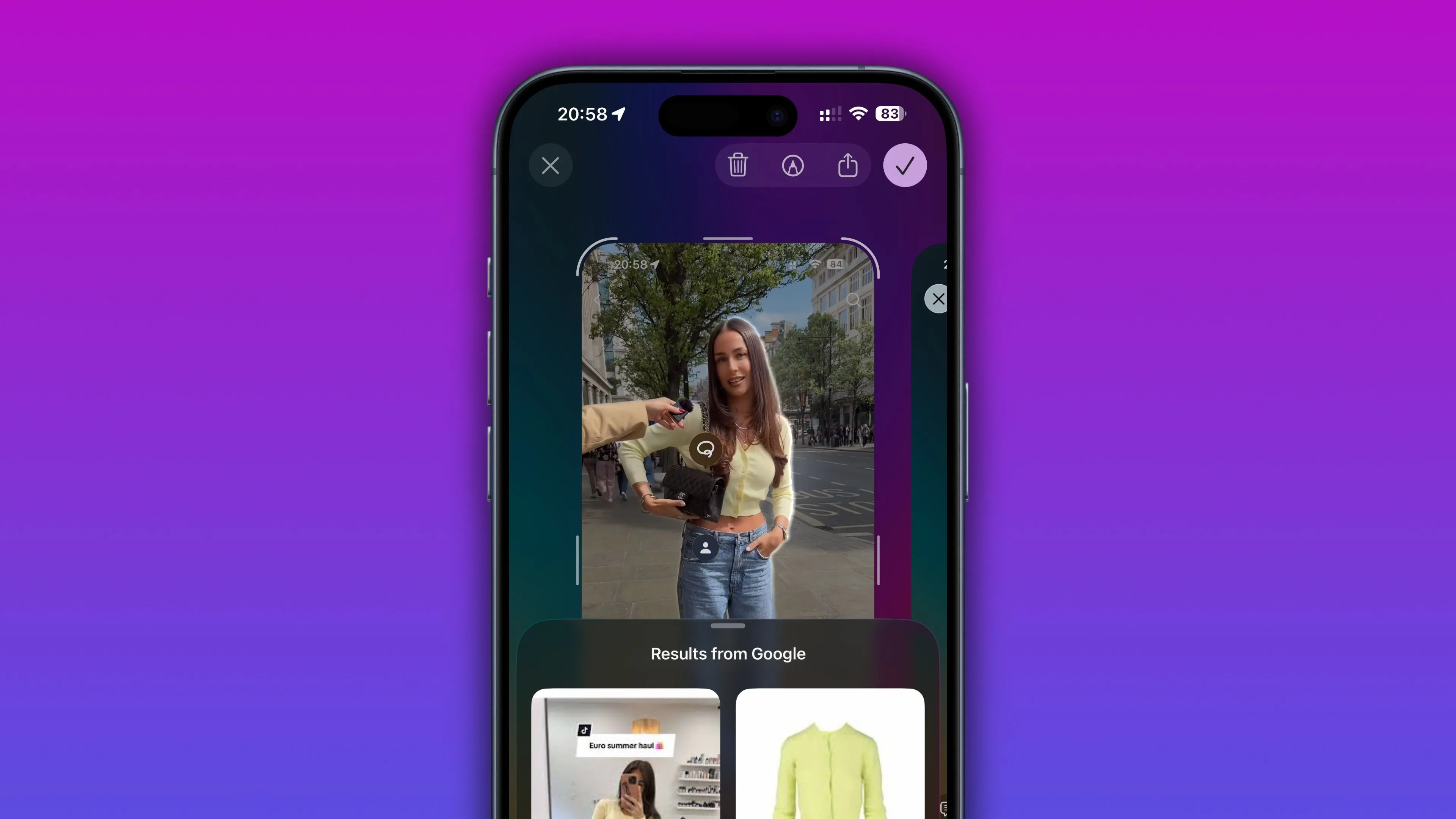 Kết quả tìm kiếm hình ảnh Google thông qua Visual Intelligence trên ảnh chụp màn hình iOS 26, hiển thị gợi ý trang phục.