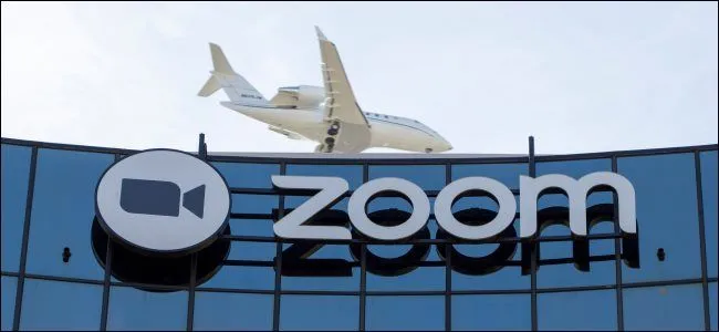 Khái niệm &quot;Zoombombing&quot; minh họa tầm quan trọng của tính năng phòng chờ để bảo mật cuộc họp Zoom.