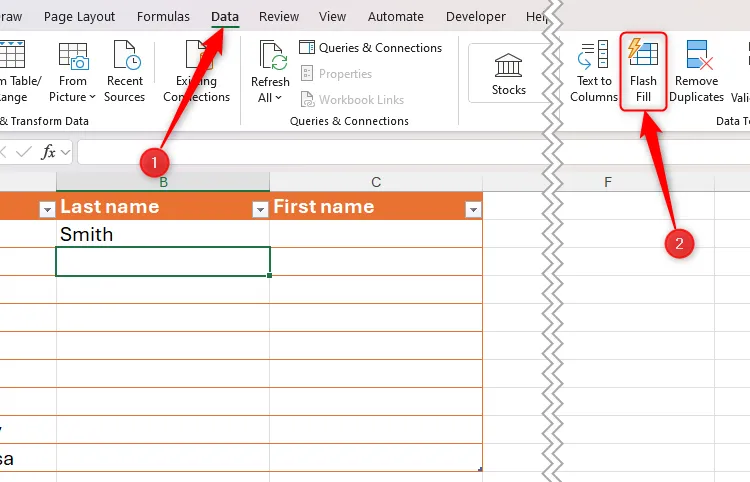 Kích hoạt công cụ Flash Fill trên tab Data của Excel để tự động tách dữ liệu