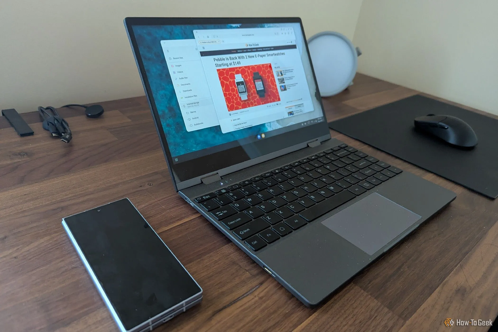 Lapdock UPerfect kết nối không dây với Galaxy Z Fold 6, thể hiện trải nghiệm di động như máy tính cá nhân.
