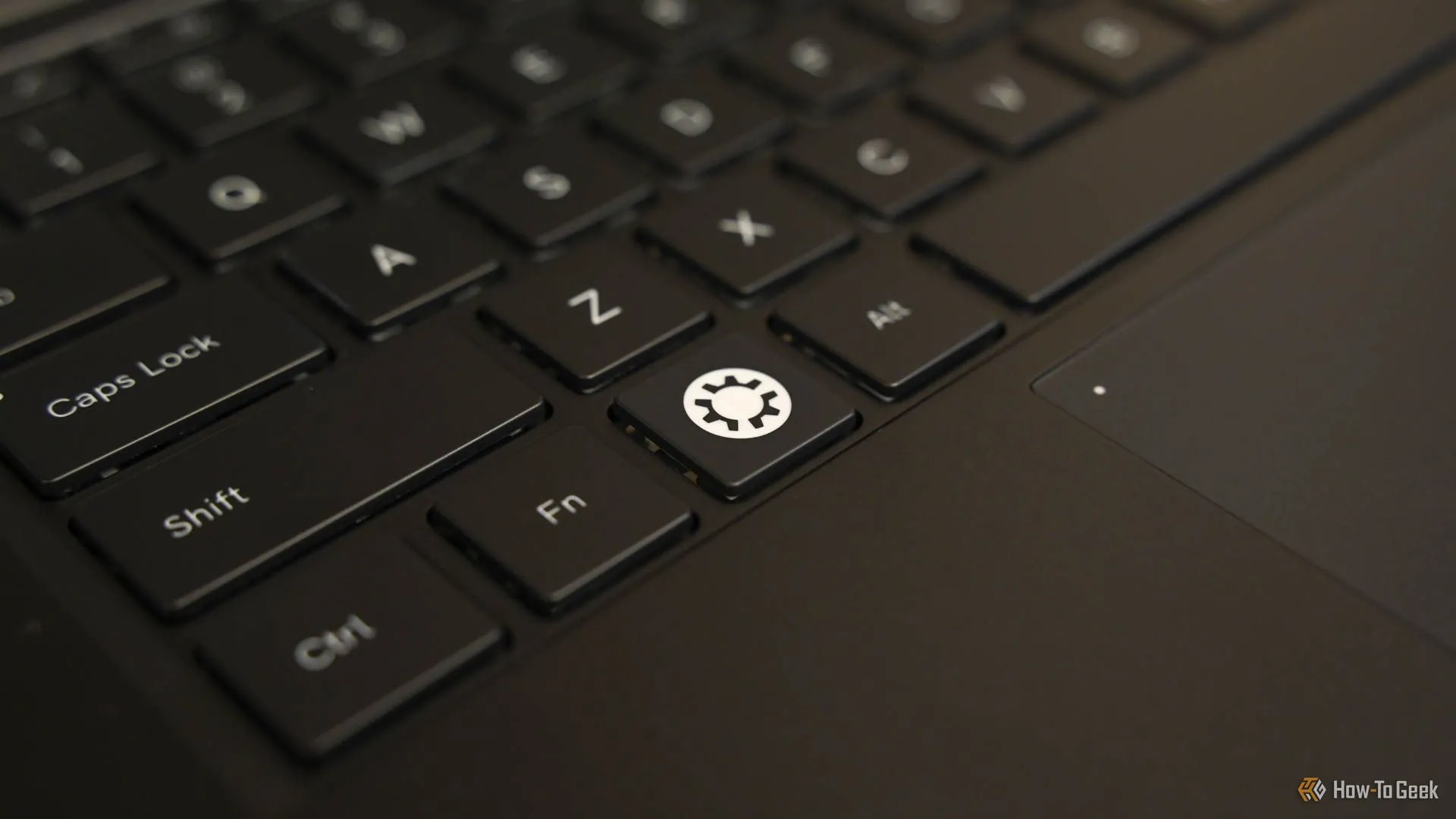 Logo Kubuntu trên bàn phím của laptop Kubuntu Focus Ir14