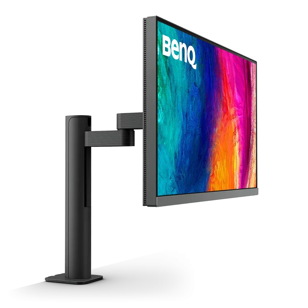 Màn hình BenQ PD2706UA với cổng USB-C, thể hiện tính năng cấp nguồn và xuất hình qua USB-PD
