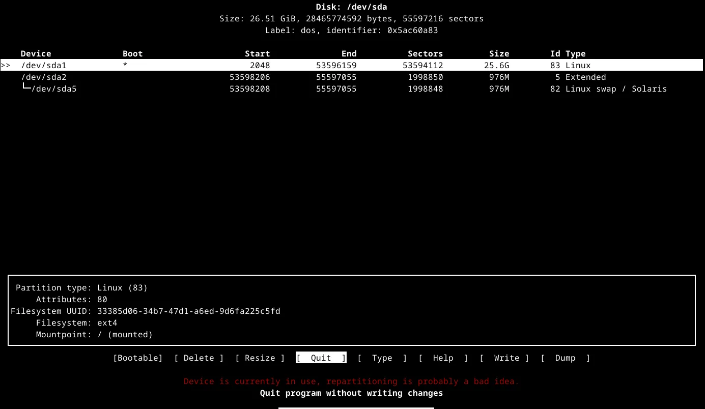 Màn hình cfdisk trong terminal Linux hiển thị giao diện phân vùng thân thiện