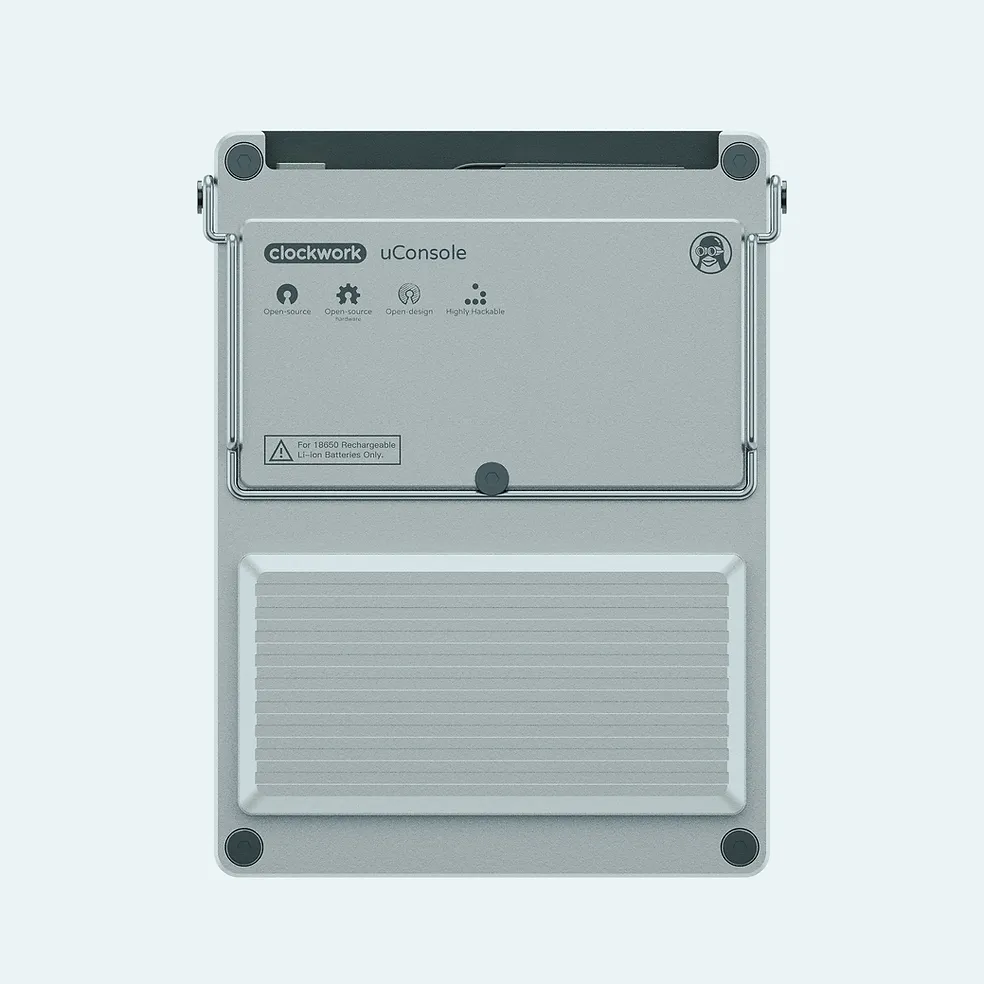 Mặt sau của thiết bị ClockworkPi uConsole với các cổng kết nối.