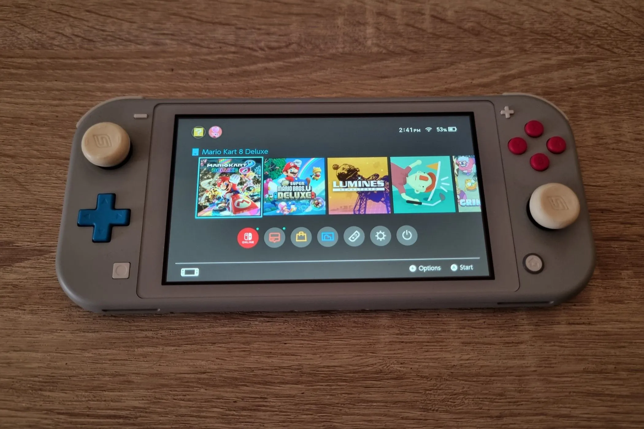 Máy chơi game cầm tay Nintendo Switch Lite, một lựa chọn tuyệt vời để chơi game mọi lúc mọi nơi.