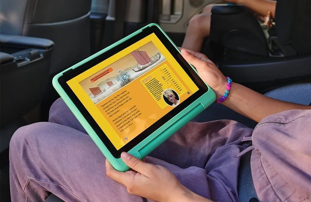 Máy tính bảng Amazon Fire HD 10 Kids Pro với màn hình cảm ứng, minh họa sự phổ biến của công nghệ cảm ứng.