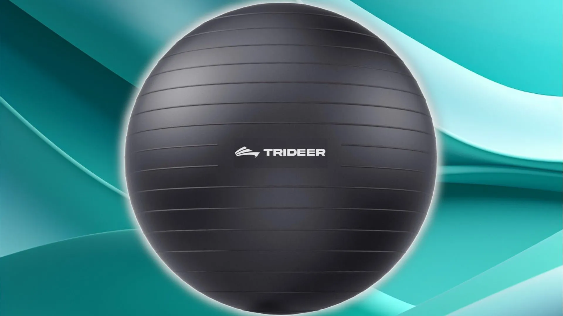 Một quả bóng tập thể dục Trider màu đen đặt trên sàn, sẵn sàng để ngồi, thay thế ghế văn phòng truyền thống.