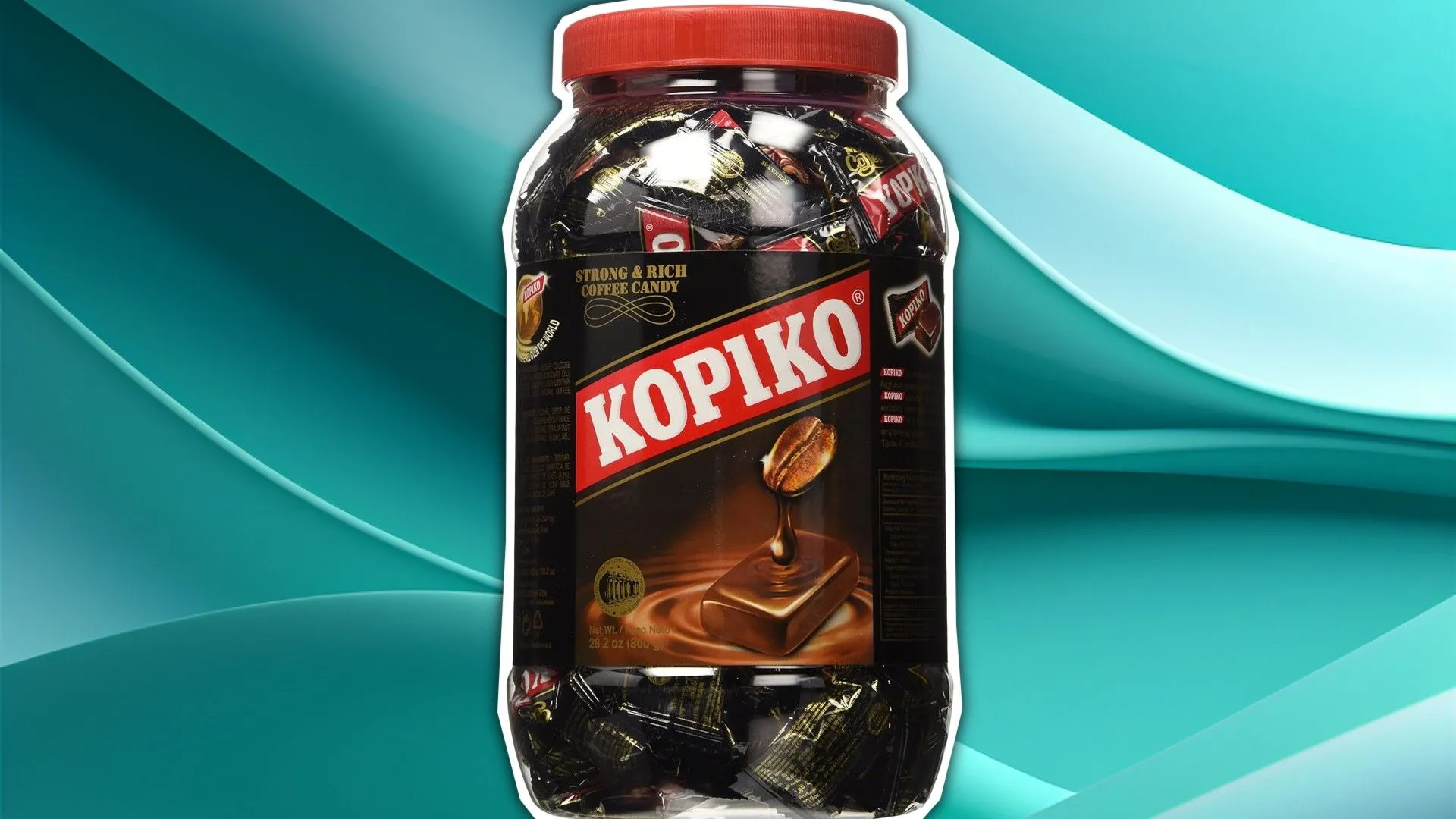 Một viên kẹo Kopiko màu nâu, với các viên kẹo cà phê nhỏ bên trong, hứa hẹn một cú hích caffeine tức thì.