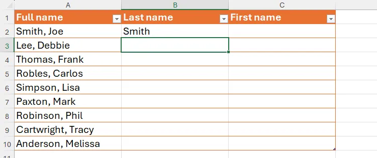 Nhập thủ công giá trị &quot;Smith&quot; vào ô đầu tiên để hướng dẫn Flash Fill trong Excel