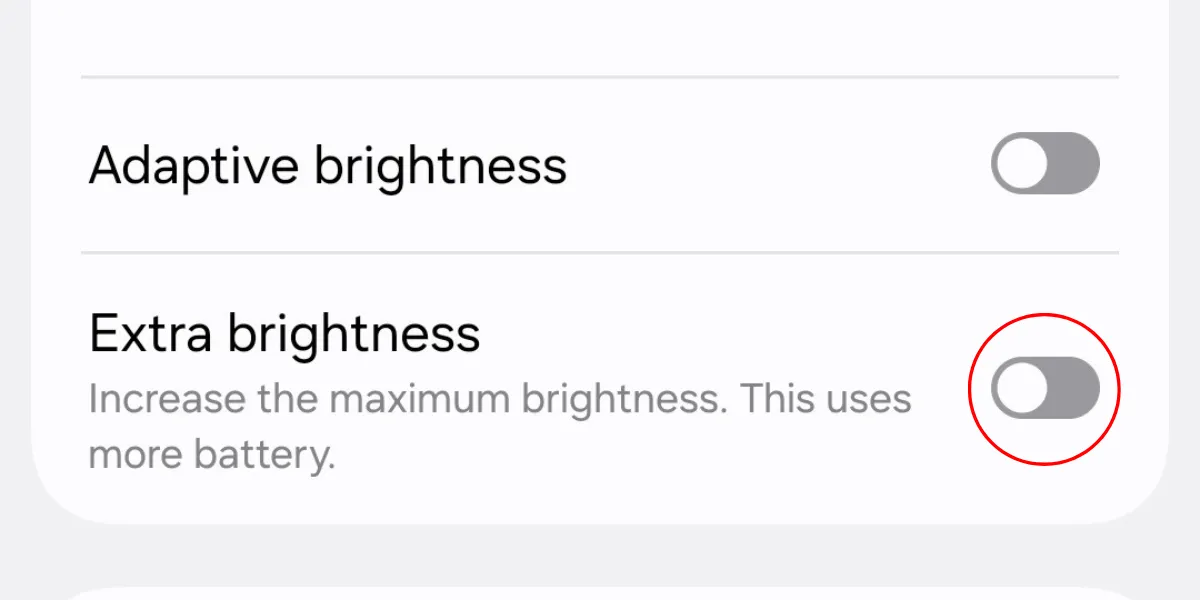 Nút bật/tắt Extra Brightness trong cài đặt hiển thị của Galaxy S25.