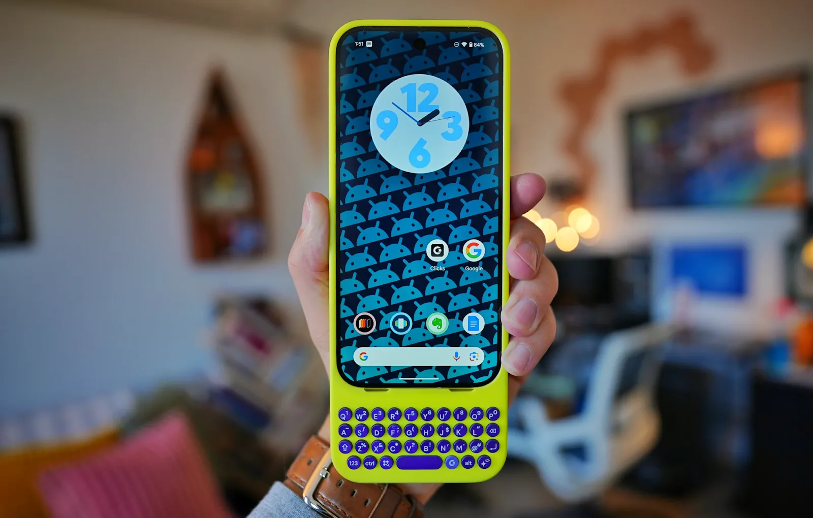 Ốp lưng Clicks tích hợp bàn phím vật lý cho điện thoại Android, gợi nhớ thiết kế BlackBerry.