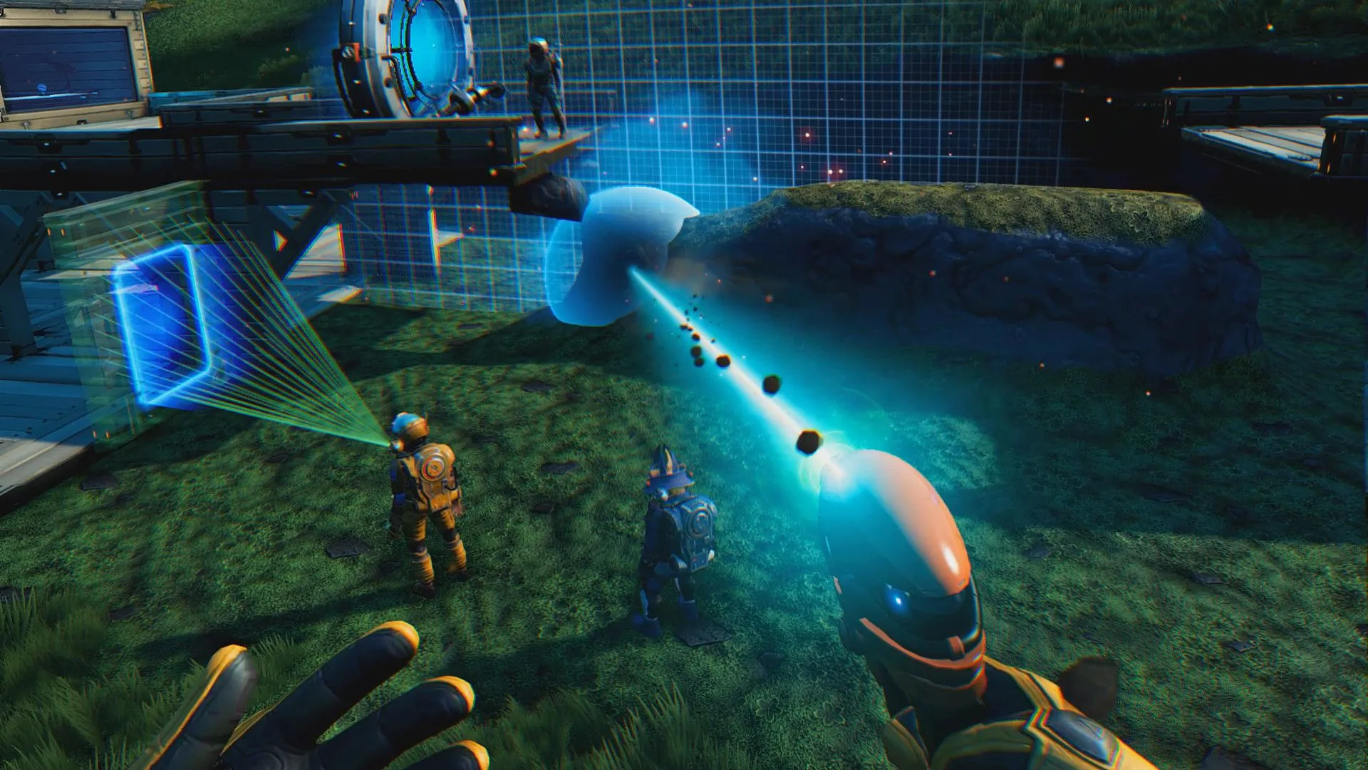 Phi hành gia trong No Man's Sky sử dụng công cụ địa hình để khám phá một hành tinh lạ, biểu tượng cho sự tự do khám phá và xây dựng của game.