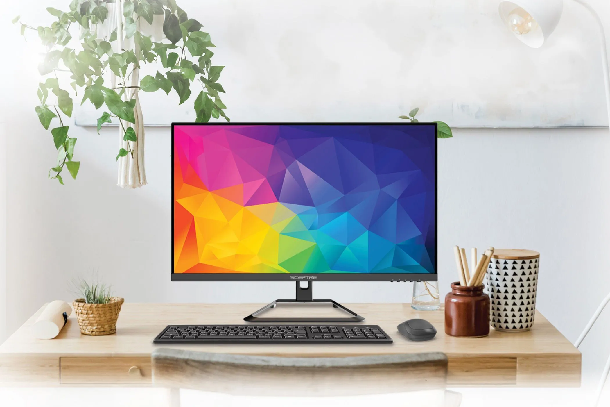 Sceptre U275W-UPT trên bàn làm việc