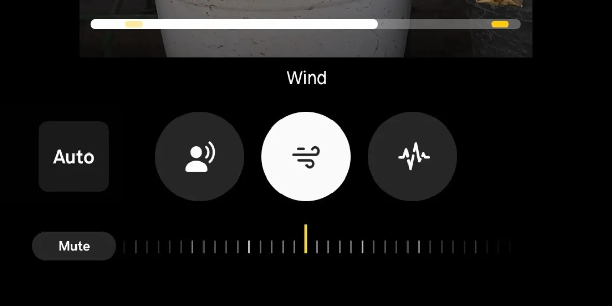 Thanh trượt điều chỉnh âm lượng giọng nói, gió và tiếng ồn trong tính năng Audio Eraser trên Galaxy S25.