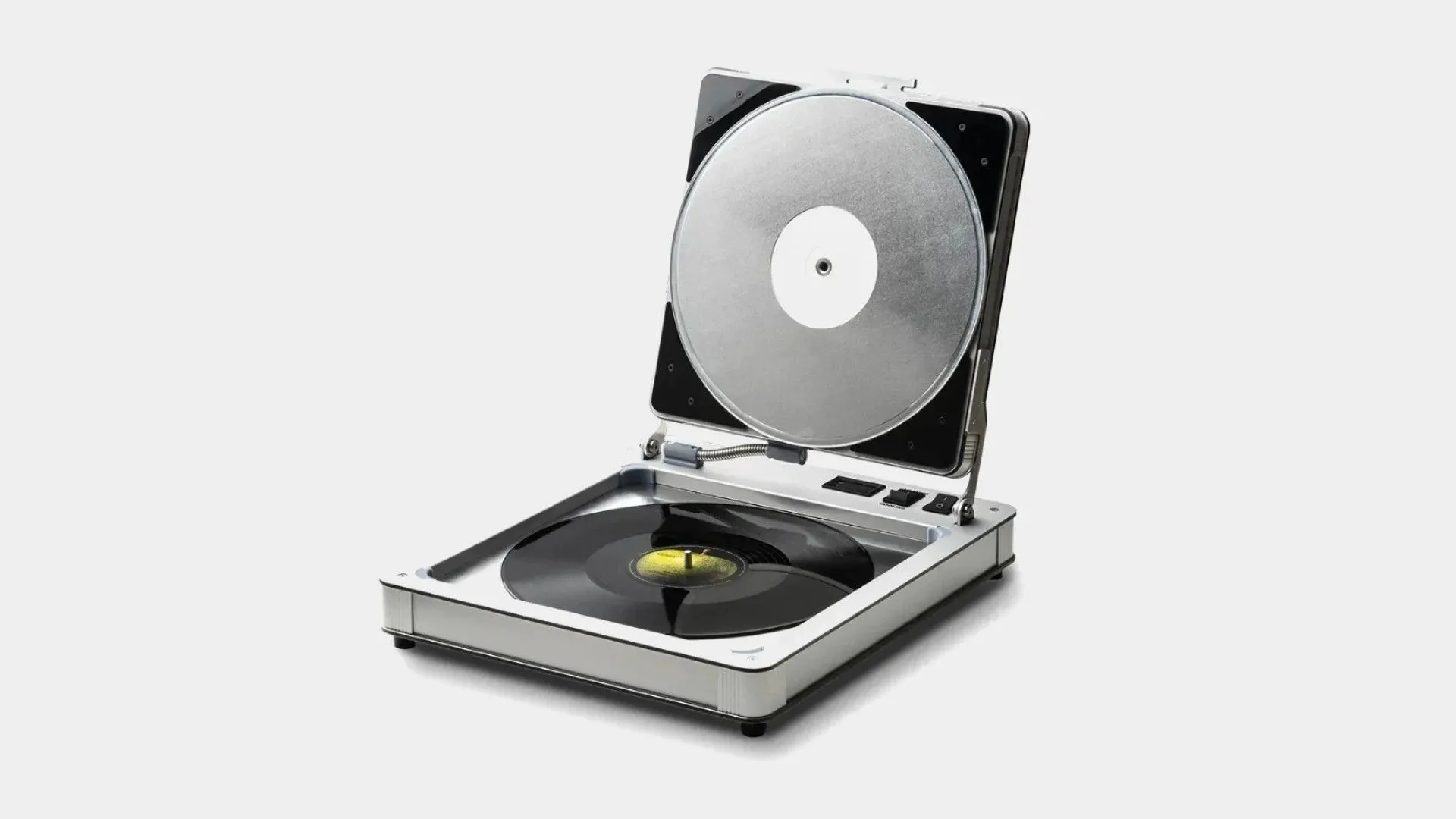Thiết bị Pro-Ject Vinyl Flat đang làm phẳng một đĩa vinyl bị cong vênh.