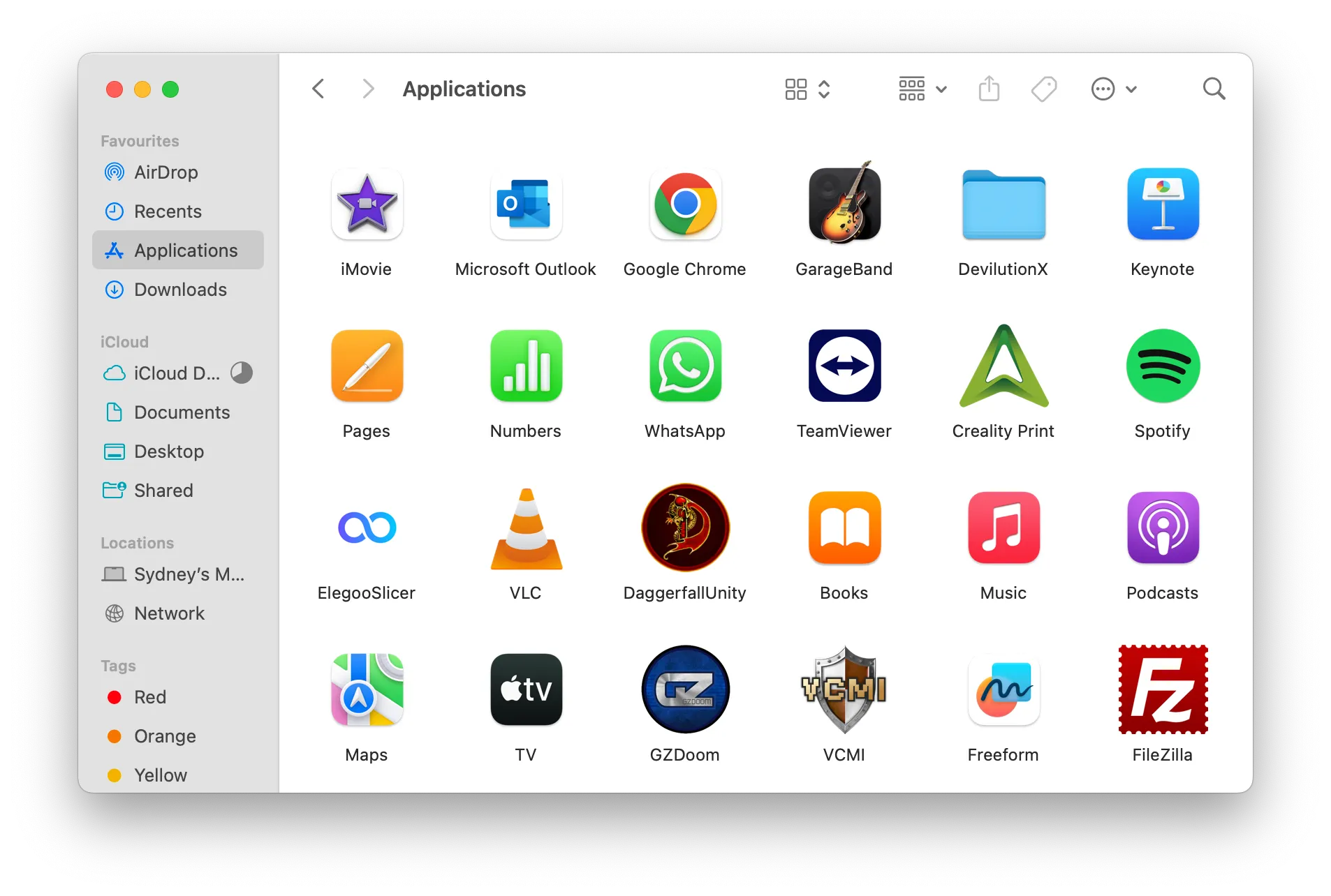 Thư mục Applications (Ứng dụng) trong macOS hiển thị các icon của phần mềm đã cài đặt.