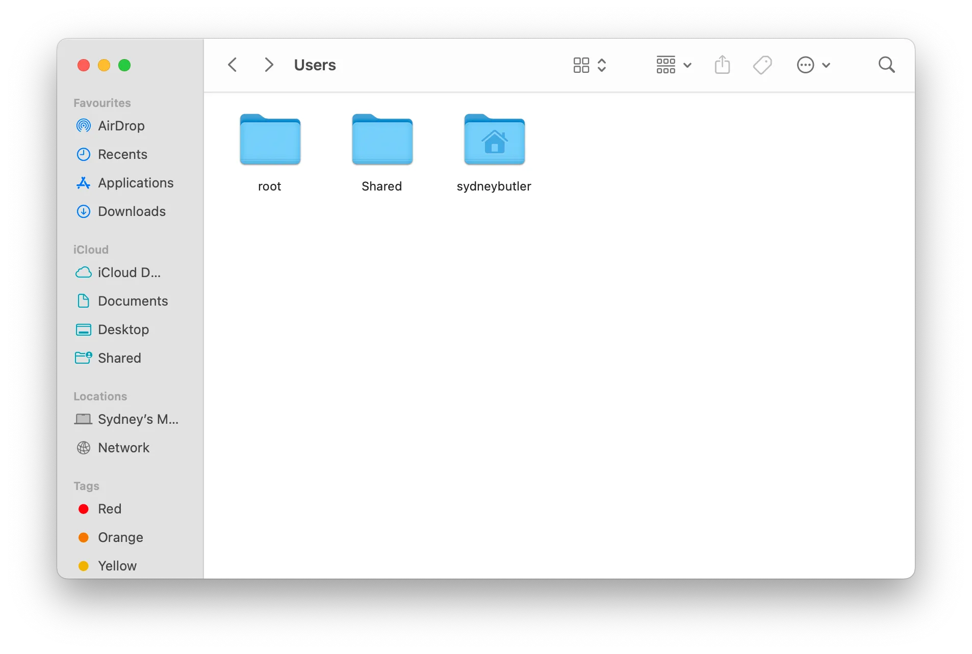 Thư mục Users (Người dùng) trong macOS hiển thị các tài khoản người dùng khác nhau.