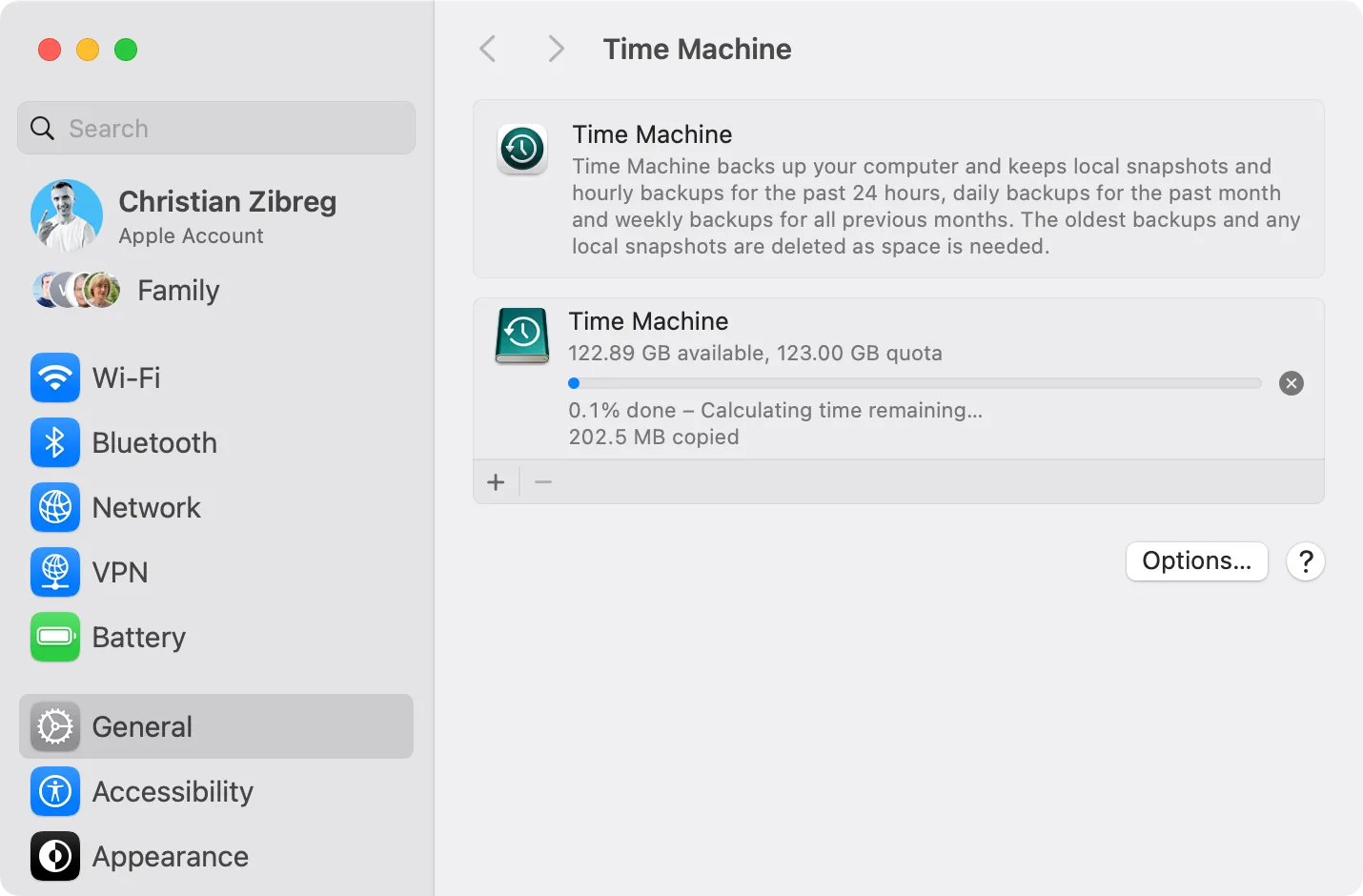 Time Machine trên macOS đang thực hiện quá trình sao lưu dữ liệu ban đầu.