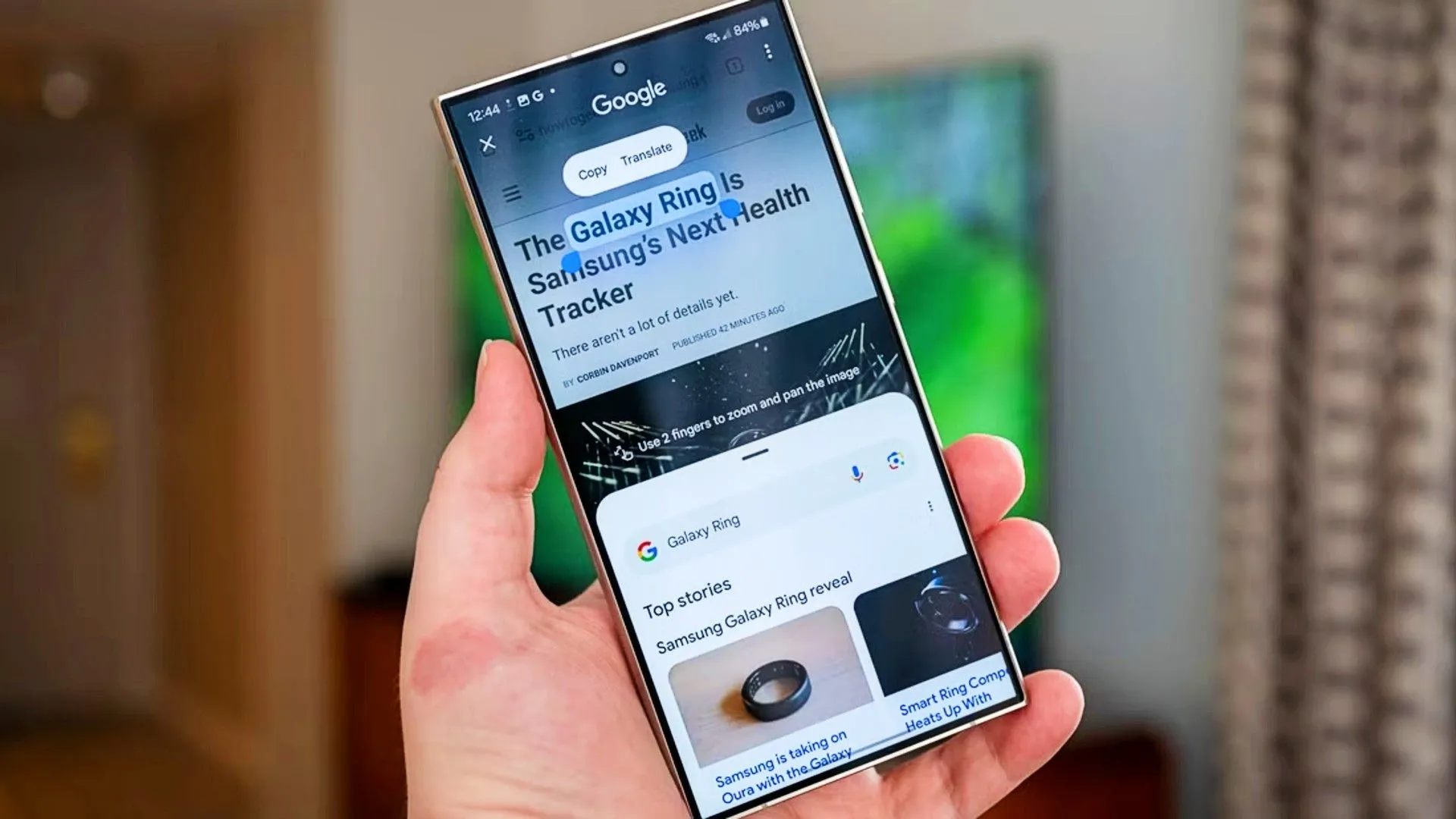 Tính năng Google Circle to Search đang hoạt động trên điện thoại Samsung Galaxy S24 Ultra, cho phép người dùng khoanh vùng để tìm kiếm