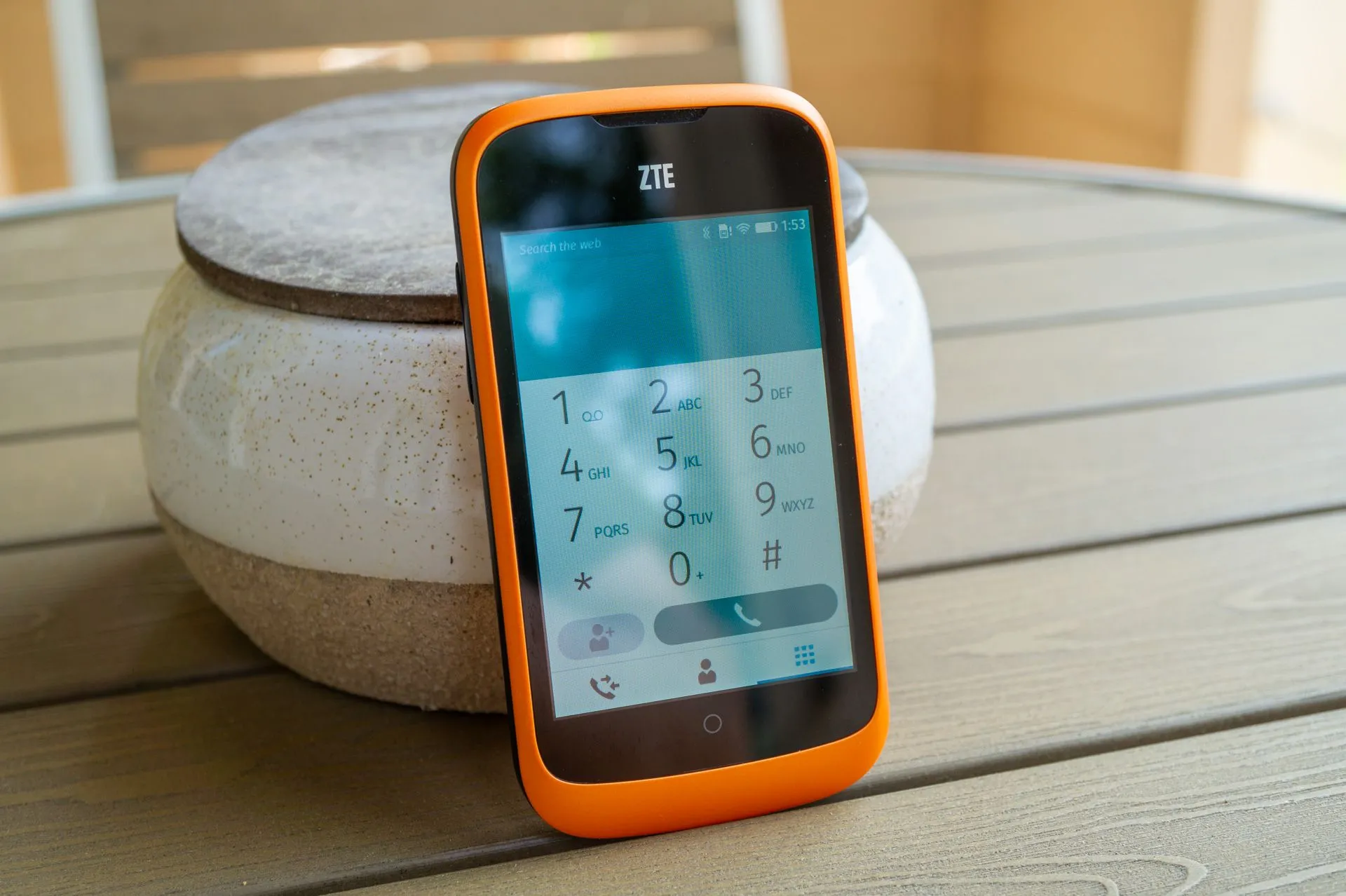 Trình khởi chạy ứng dụng cơ bản của Firefox OS, cho thấy sự khác biệt so với Android và iOS thời bấy giờ.