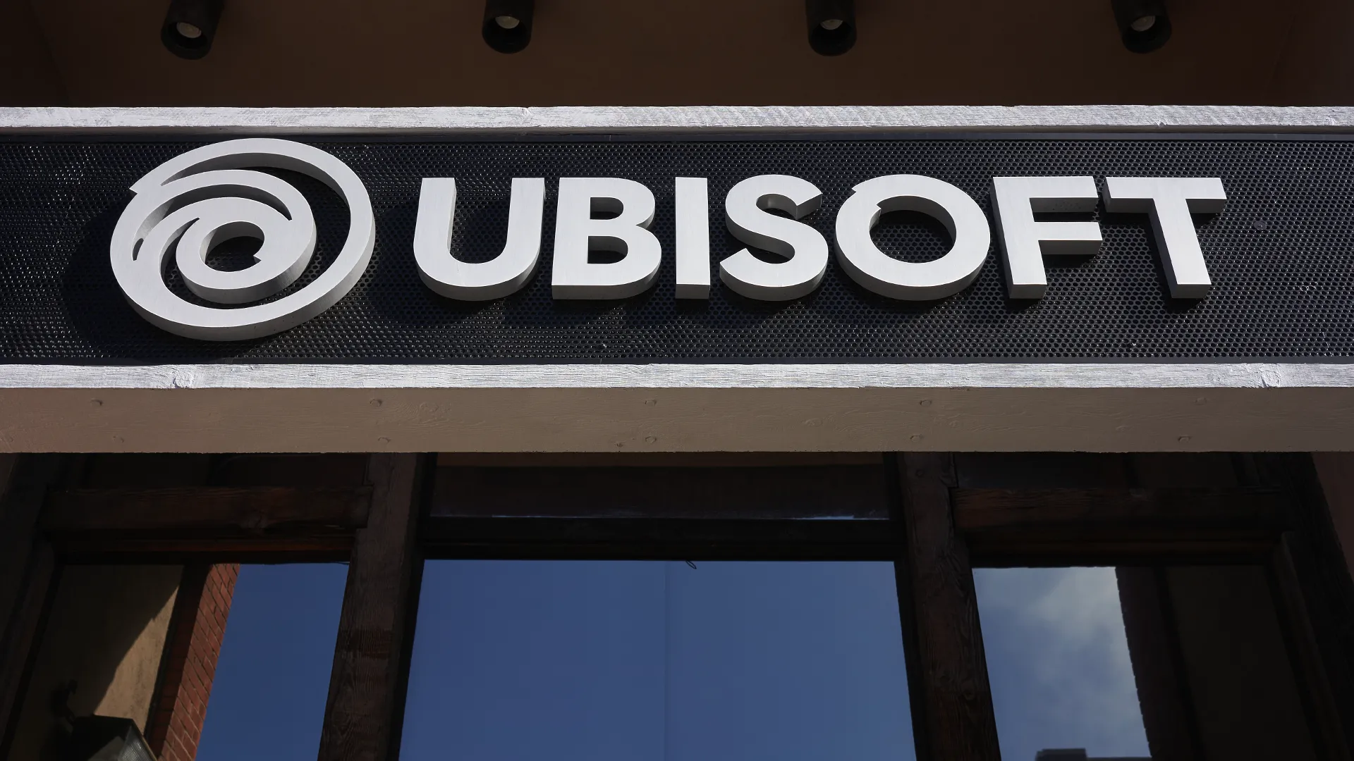 Trụ sở công ty Ubisoft, một trong những nhà phát hành game lớn bị cáo buộc thu thập dữ liệu người dùng trái phép.