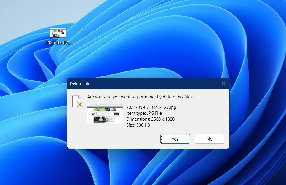 Cửa sổ xác nhận xóa tệp vĩnh viễn trên Windows 11 bằng Shift Delete.