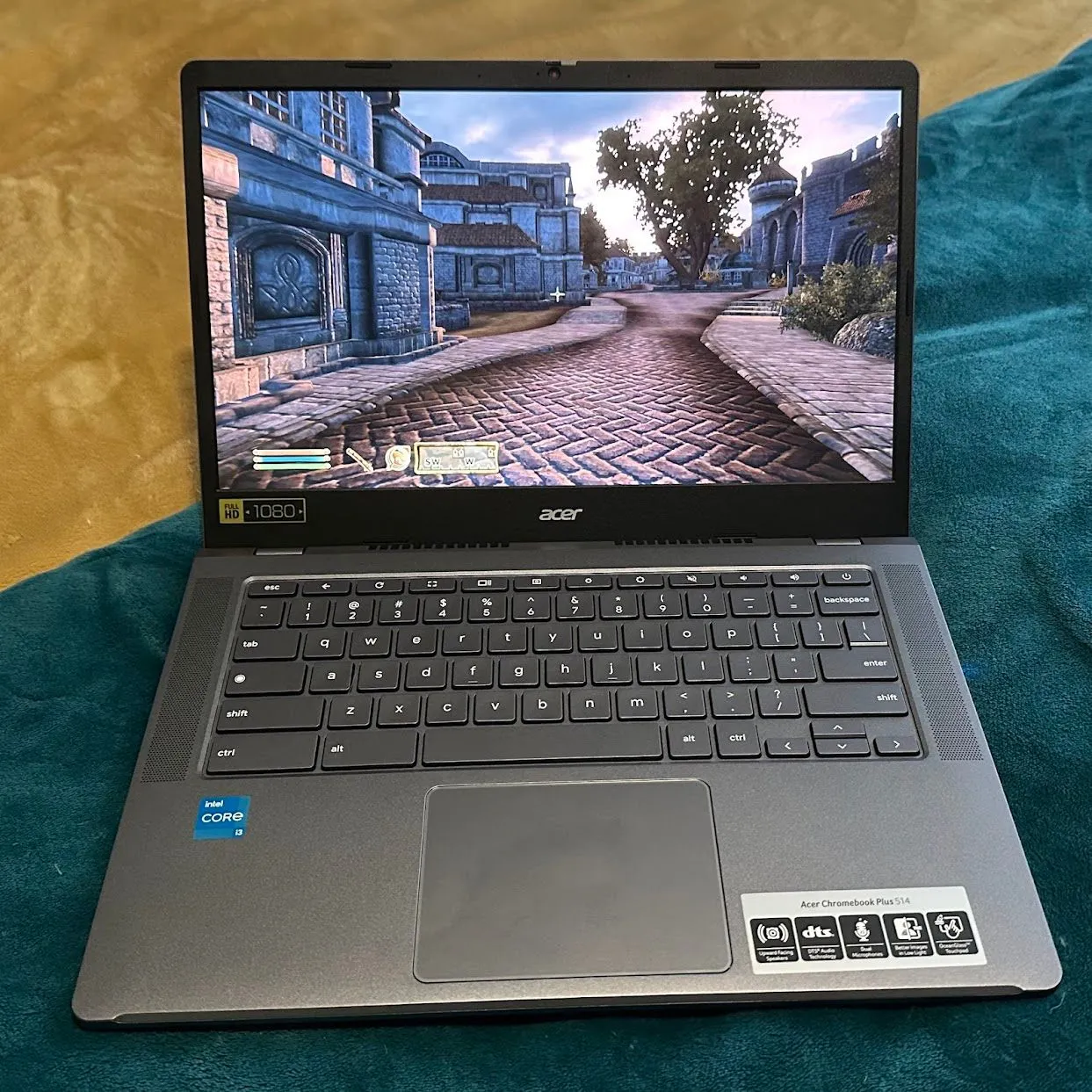 Game Oblivion đang chạy trên Chromebook Plus với khung cảnh trong game