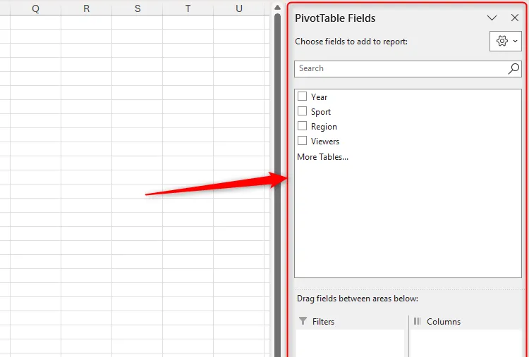 Giao diện PivotTable Fields trong Microsoft Excel, hiển thị các tùy chọn trường dữ liệu như Year, Sport, Region và Viewers để tùy chỉnh báo cáo.