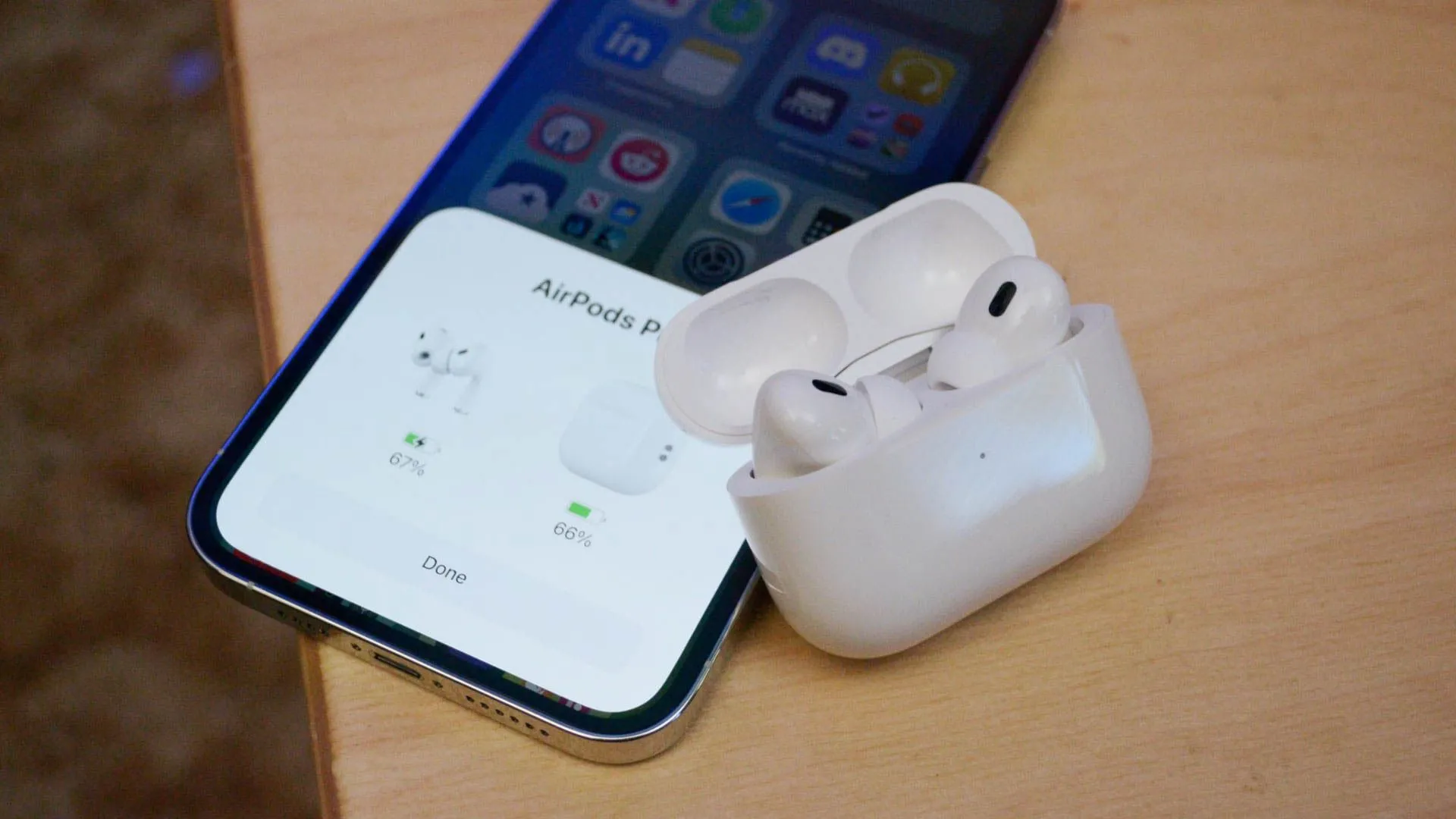 Hình ảnh AirPods Pro 2 tự động ghép nối với iPhone