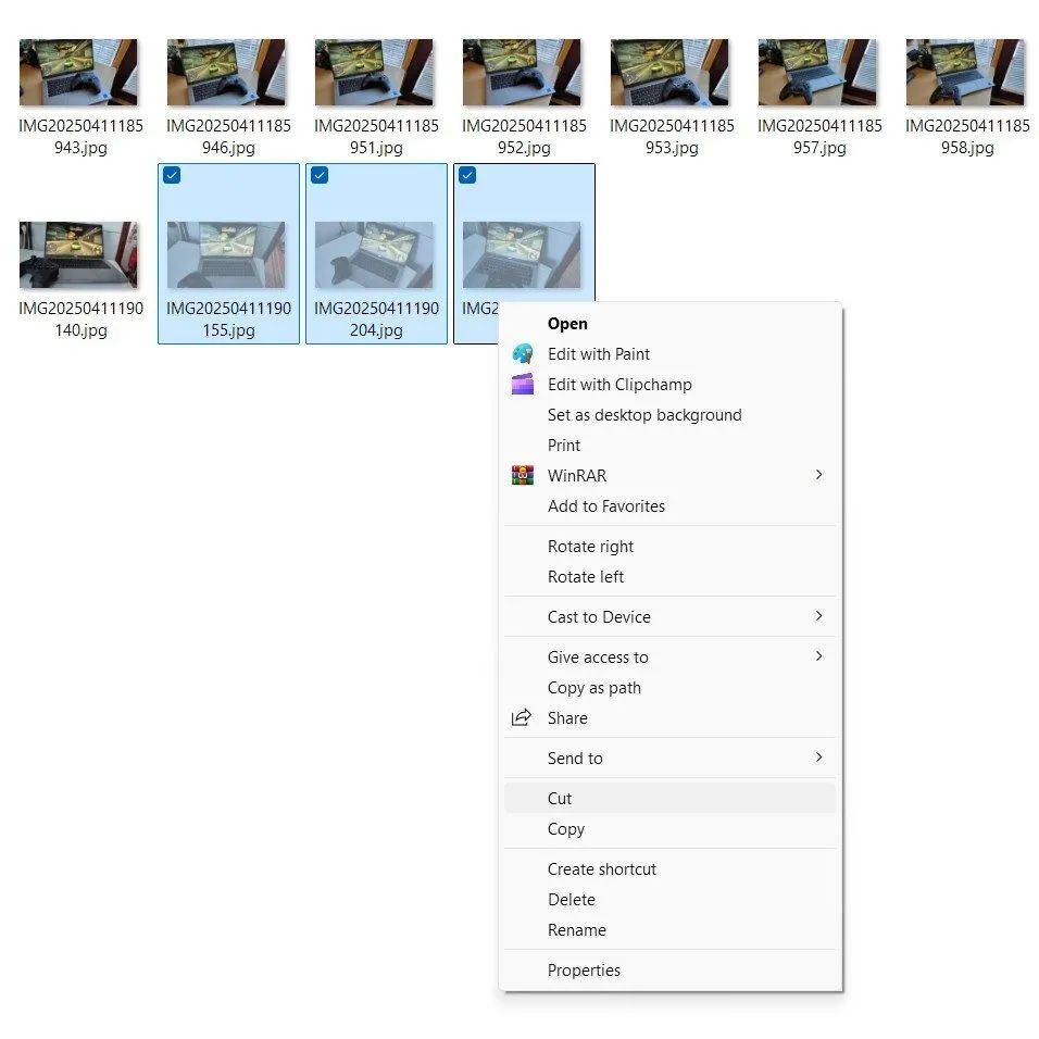 Thư mục Windows hiển thị các tệp đang được cắt (Ctrl X) để di chuyển đến vị trí khác.