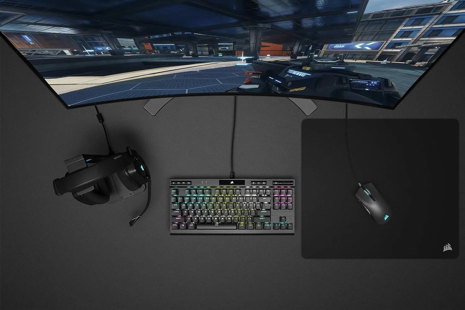 Bàn phím cơ gaming Corsair K70 RGB TKL màu đen, nổi bật với đèn RGB rực rỡ và thiết kế chuyên nghiệp