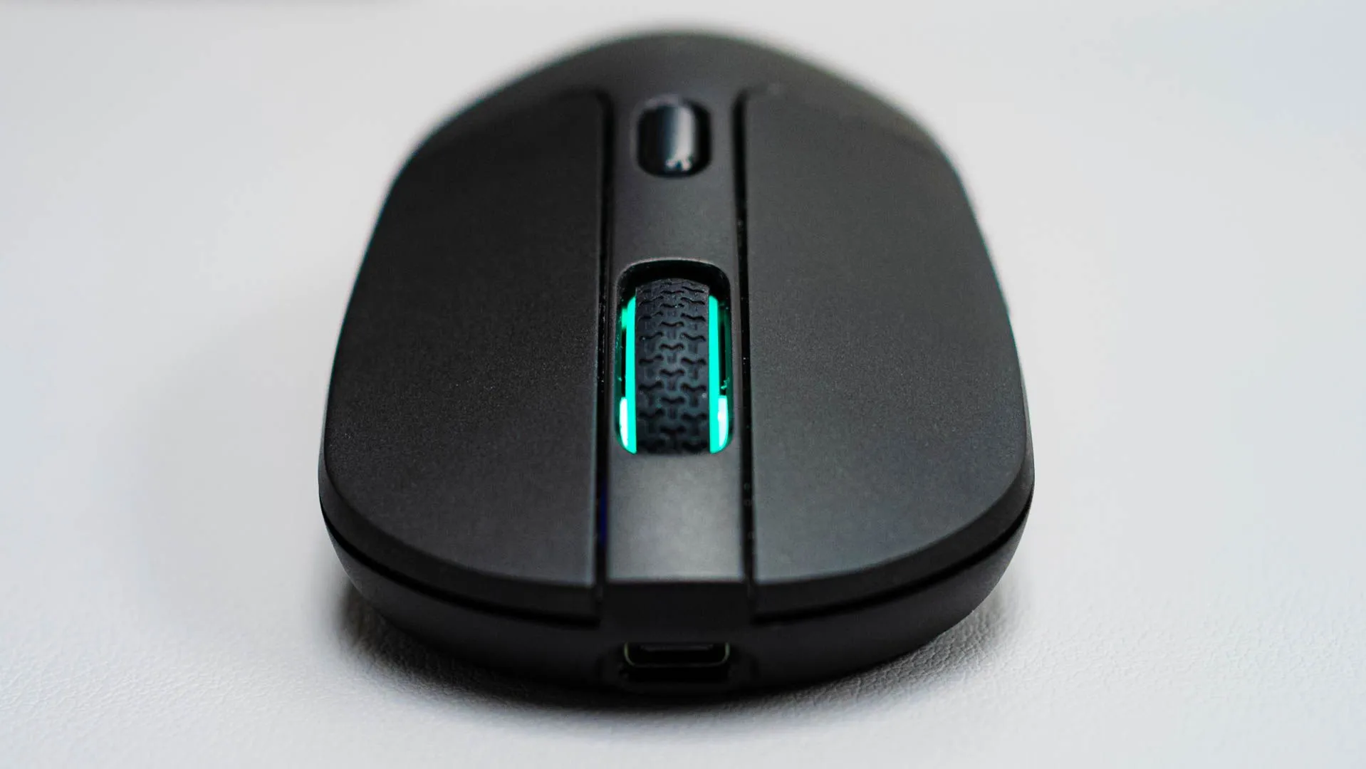 Bánh xe cuộn chuột Keychron M3 Wireless có màu sắc nổi bật, liên quan đến tùy chỉnh tốc độ cuộn Firefox