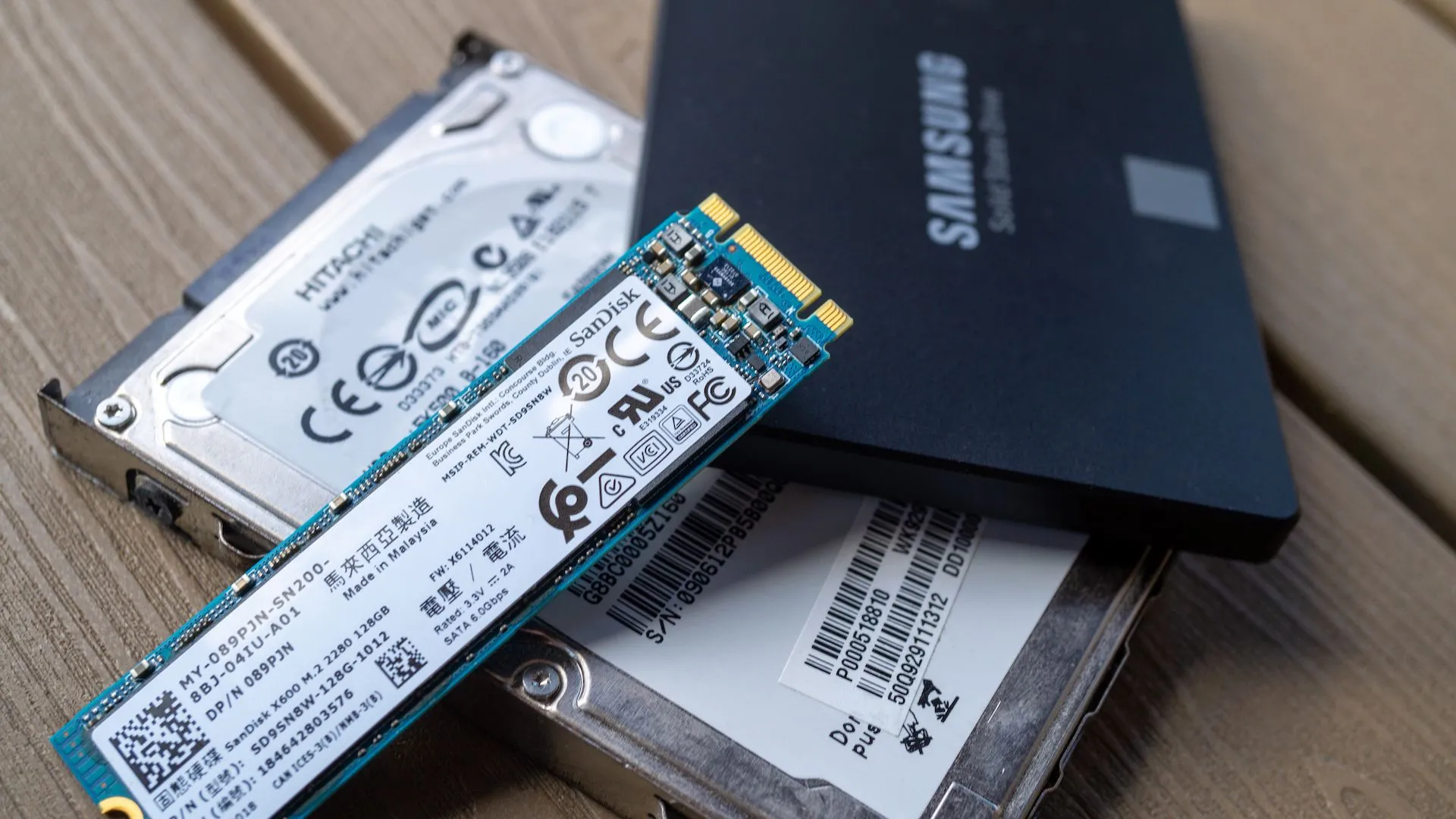 Biểu tượng cảnh báo về tình trạng sức khỏe ổ cứng hoặc SSD
