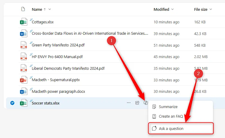 Biểu tượng Copilot được chọn cạnh file Excel trong OneDrive online, với nút &quot;Ask A Question&quot; được làm nổi bật để cải thiện nội dung bảng tính.