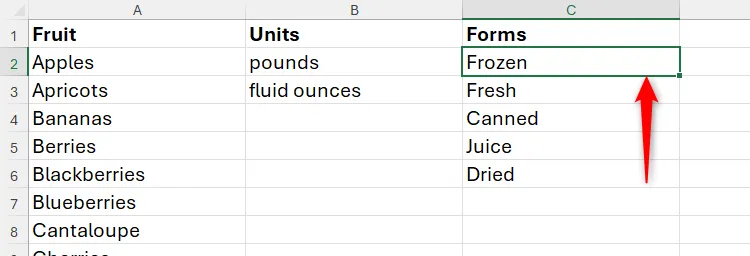 Chọn một ô ở đầu cột dữ liệu trong Excel để chuẩn bị di chuyển hoặc chèn