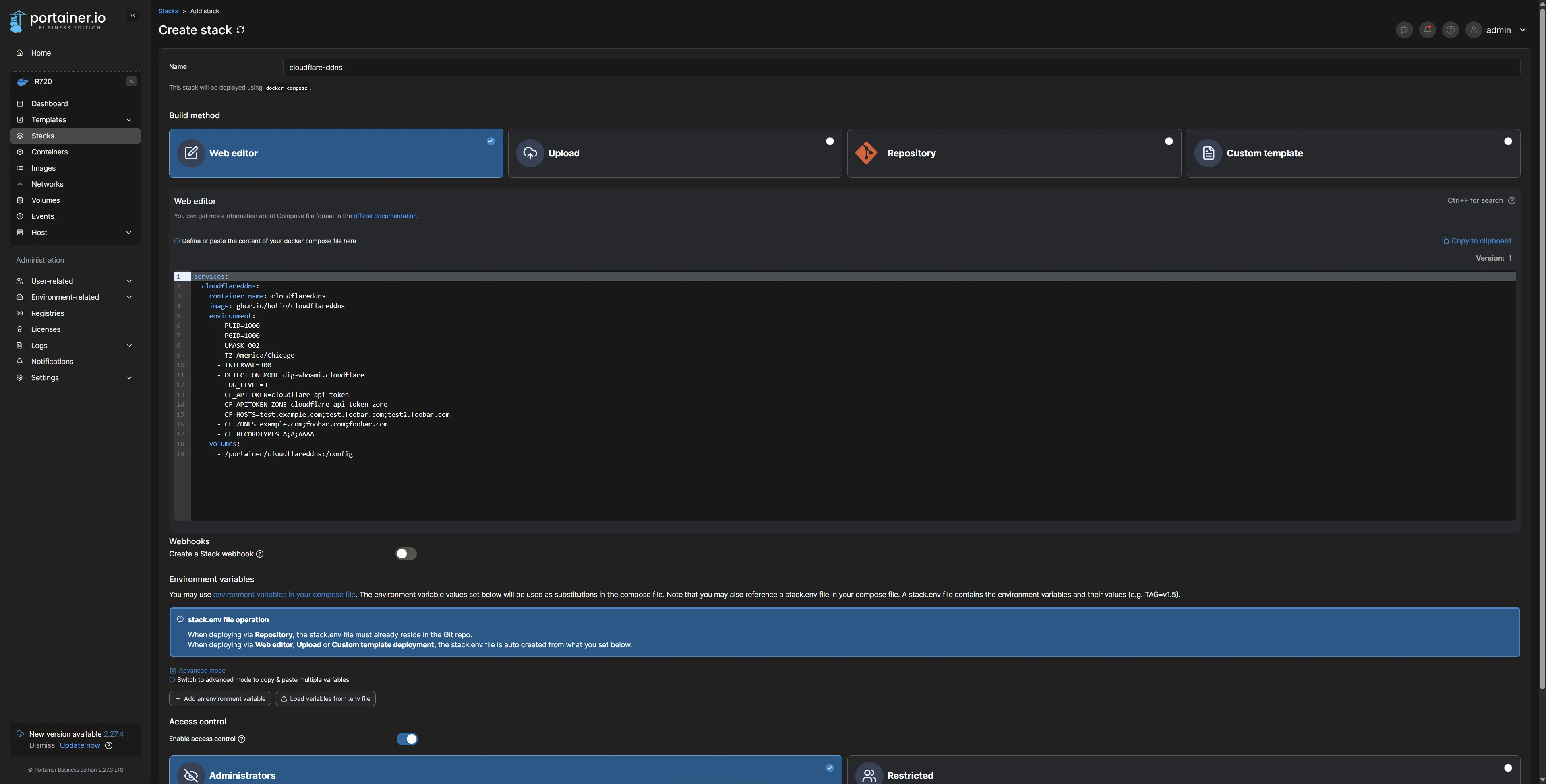 Giao diện người dùng Portainer hiển thị các bước cấu hình container Cloudflare DDNS, hỗ trợ tự host website.
