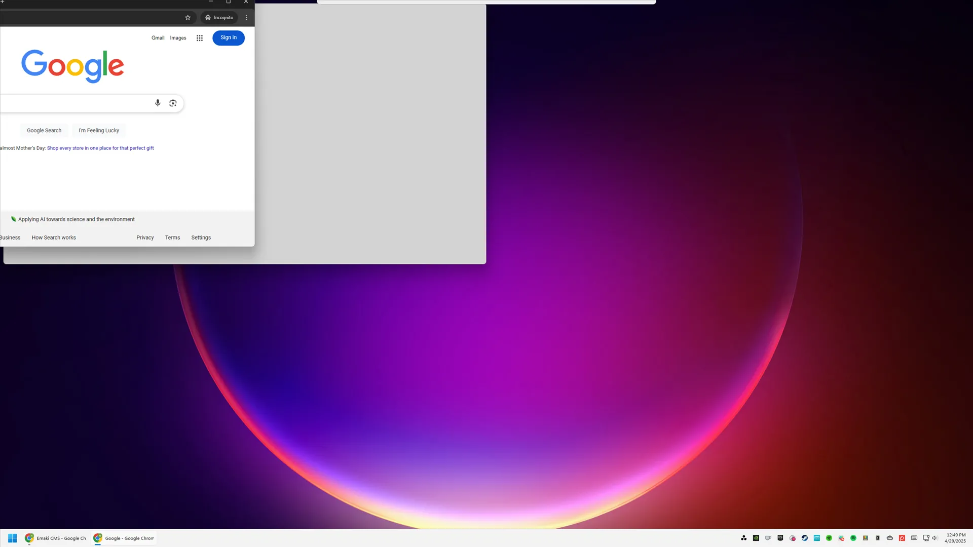 Giao diện Windows hiển thị trình duyệt Google Chrome được ghim vào góc trên bên trái màn hình bằng tính năng sắp xếp cửa sổ (Window Snapping).