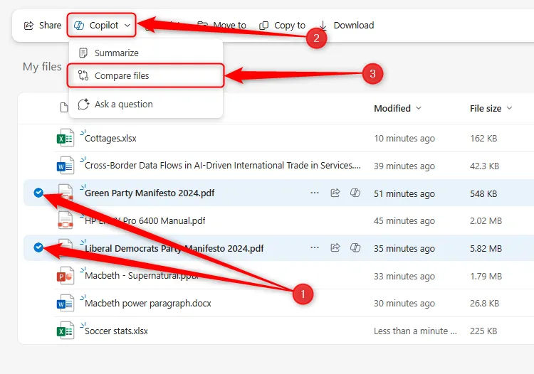 Hai file PDF được chọn trong OneDrive online, với nút &quot;Compare Files&quot; trong menu Copilot được làm nổi bật để so sánh tài liệu.