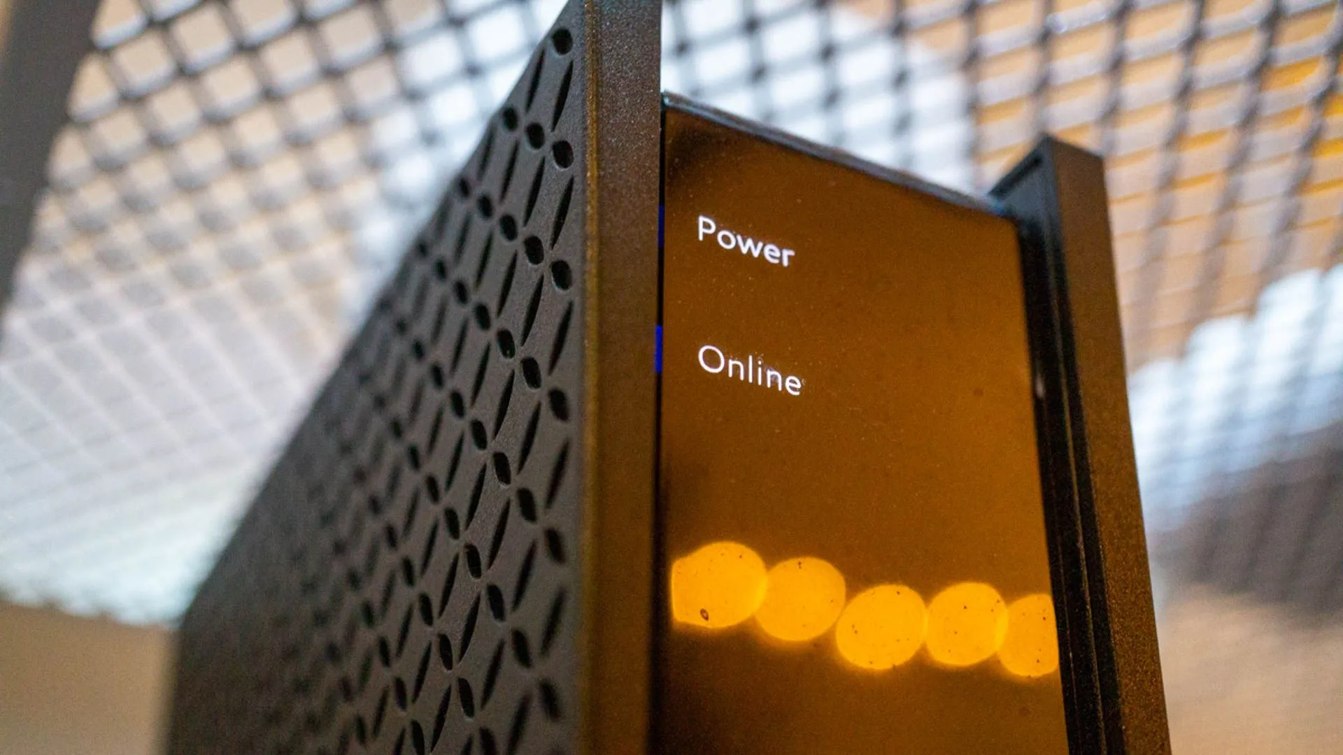 Hình ảnh minh họa một modem Wi-Fi đang hoạt động trực tuyến