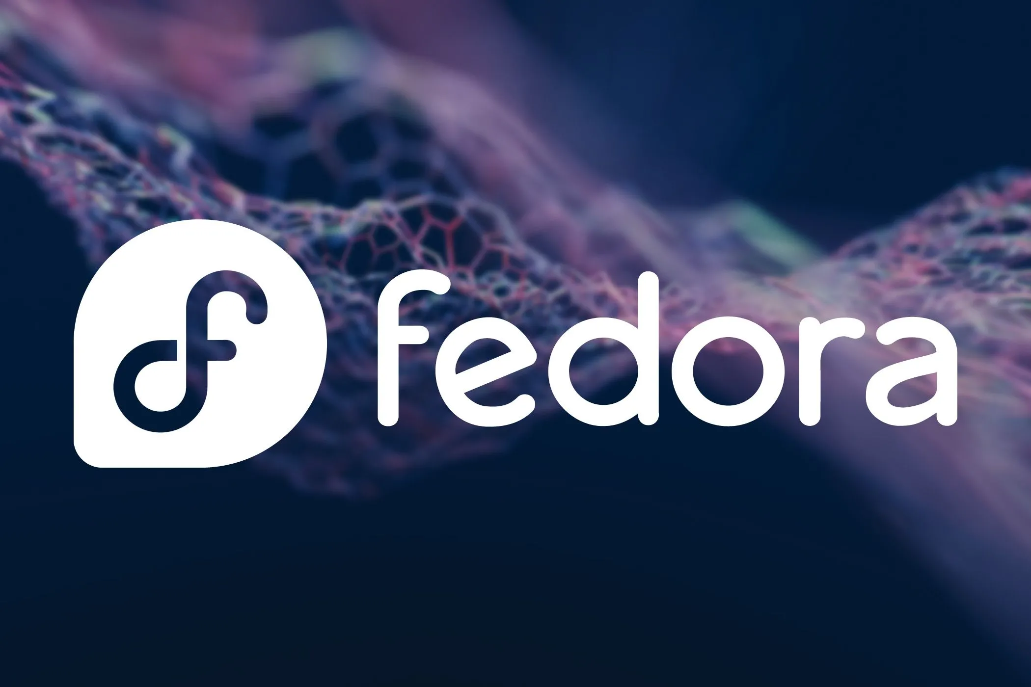 Logo Fedora Linux trên màn hình máy tính, ám chỉ bản beta Fedora 42 với nhiều cải tiến mới
