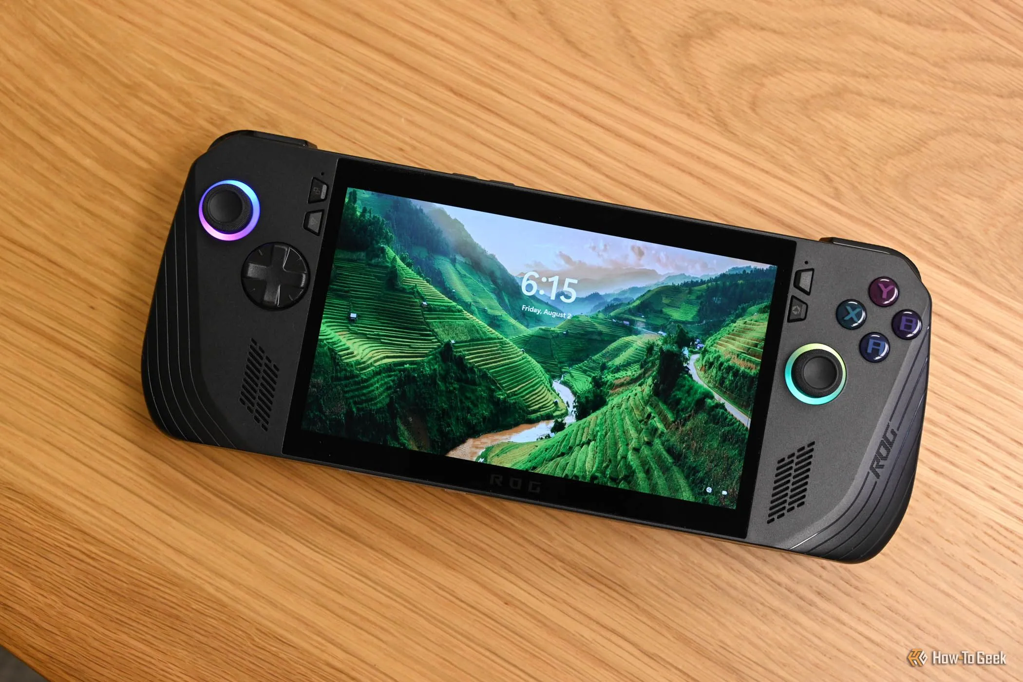 Màn hình khóa của ASUS ROG Ally X hiển thị bố cục bàn phím mới cho gamepad trên Windows 11, cải thiện trải nghiệm chơi game cầm tay